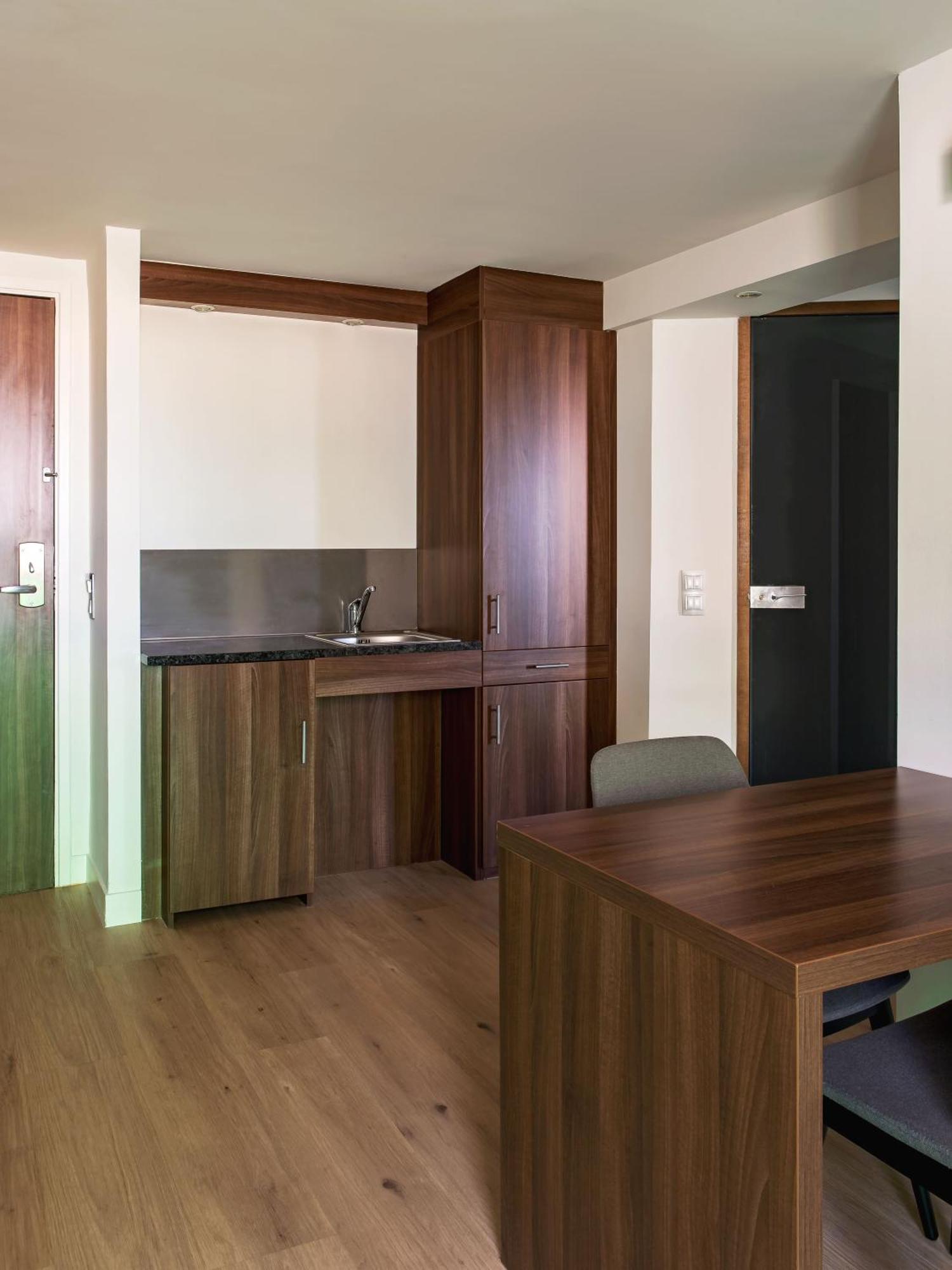 Holiday Inn - Marseille Airport By Ihg Vitrolles  Kültér fotó