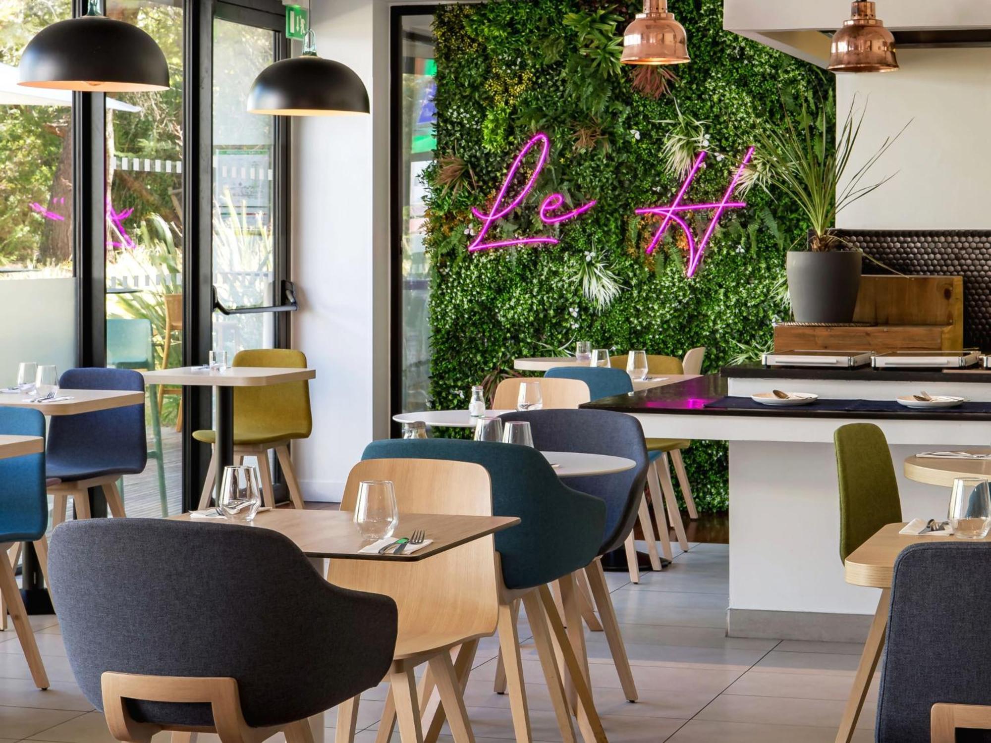 Holiday Inn - Marseille Airport By Ihg Vitrolles  Kültér fotó